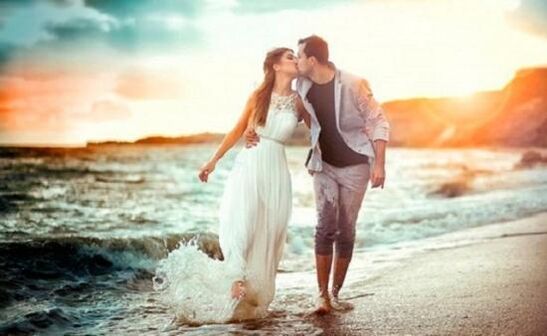 Γυναίκα και άνδρας ερωτεύονται το διευρυμένο πέος